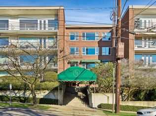 530 W Olympic Pl APT 105, Seattle, WA 98119