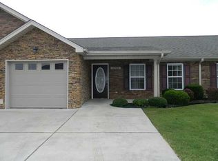 902 Applebrook Dr, Rossville, GA 30741