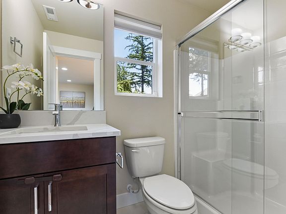 4th image of 19724 Meridian Pl W