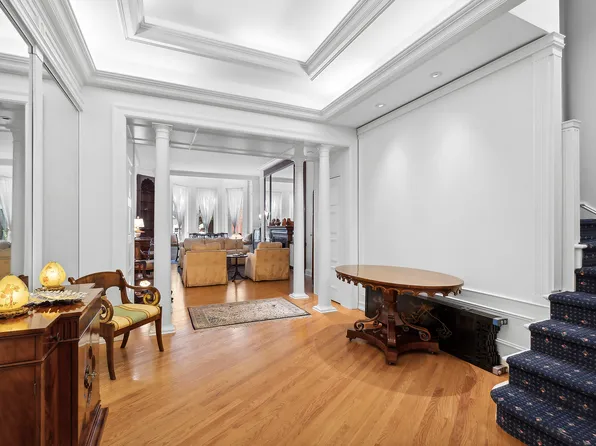152 East 63rd Street image 9 of 22