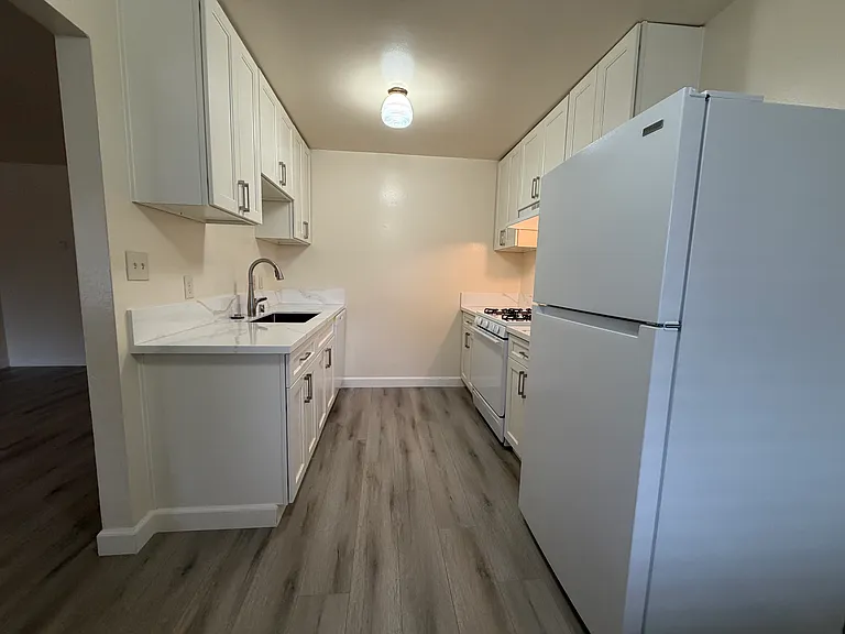 113 Cedar St #4 — Photo 8