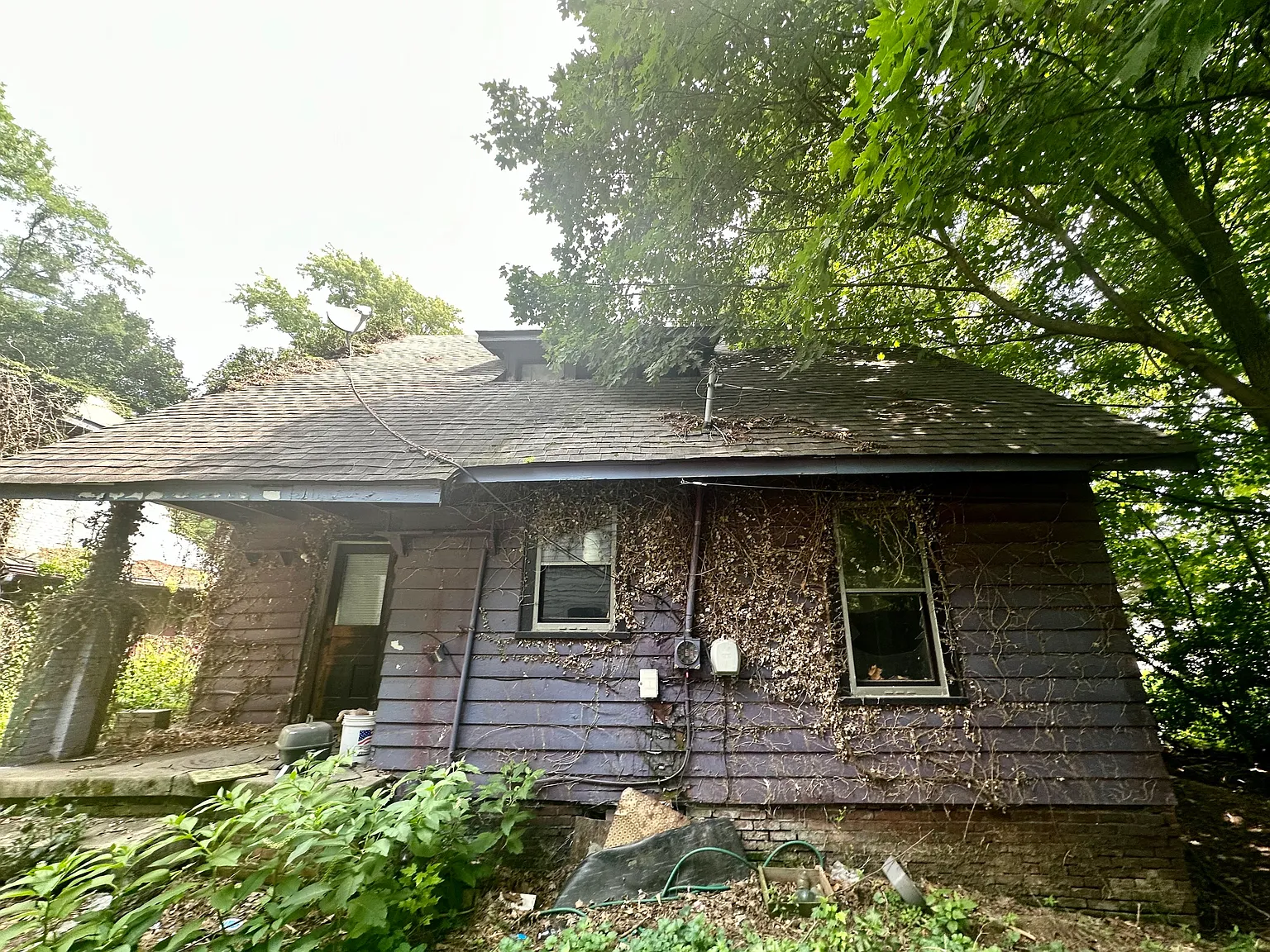 303 Dubois Ave photo 1