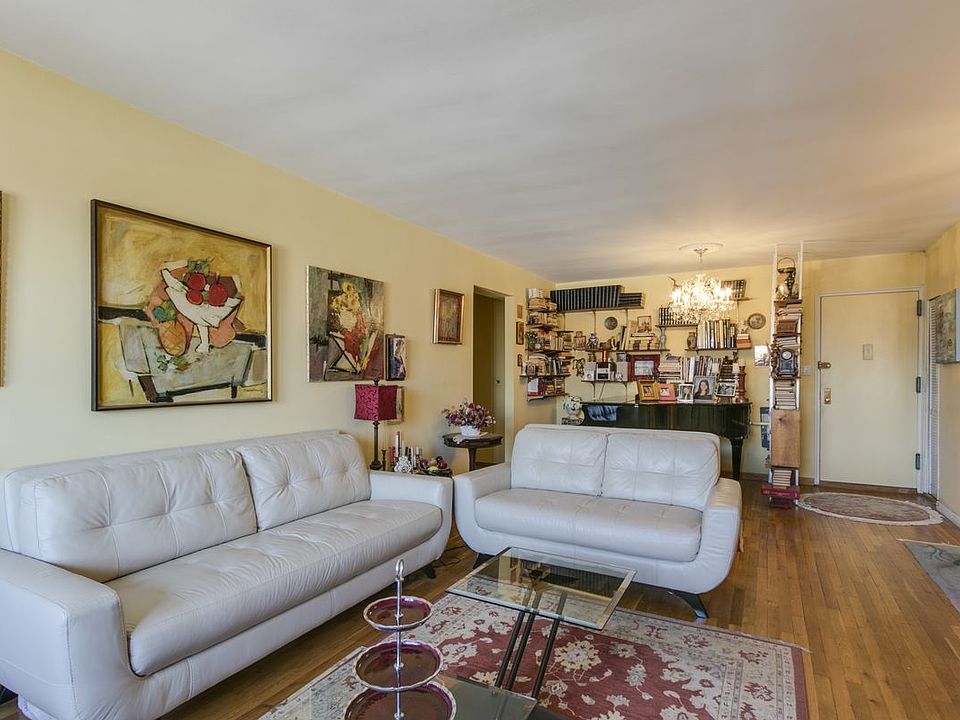 1st image of 14430 Sanford Ave APT 6C