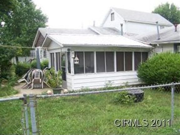 2nd image of 403 E Chestnut St