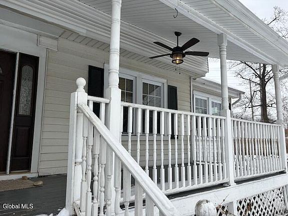 4th image of 2 Hampton Avenue