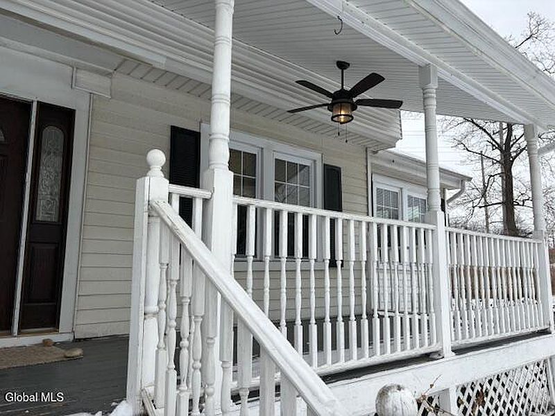 4th image of 2 Hampton Avenue