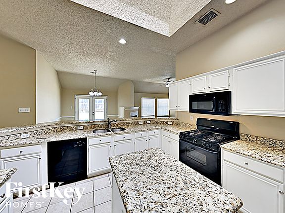4th image of 1800 Ingleside Dr