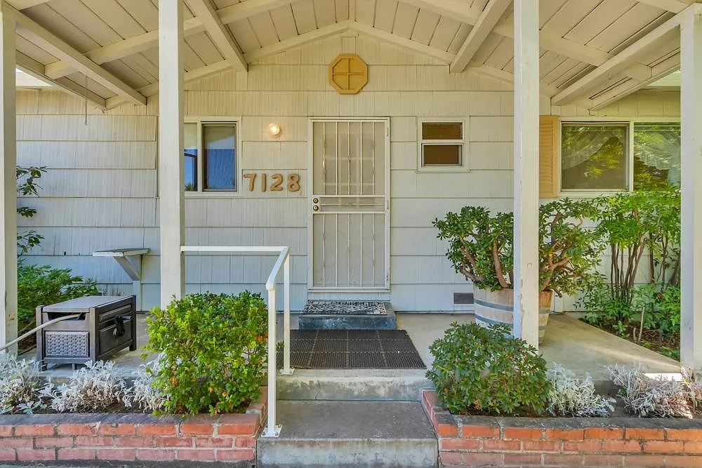 7128 Goodyear Dr photo 1