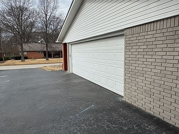 3rd image of 1912 Sherwood Dr