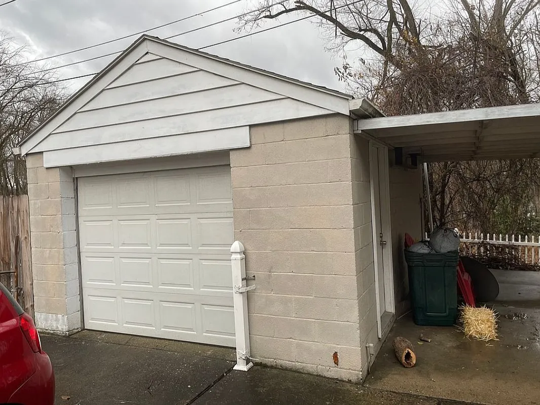 Building Photo - 2211 Hazlett Ave