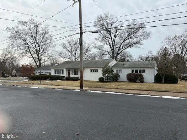 210 N Penrose St, Quakertown, PA 18951