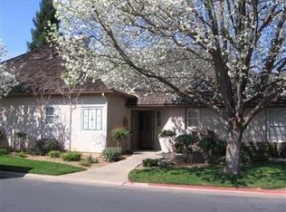 6647 N Seedlescombe Dr, Fresno, CA
