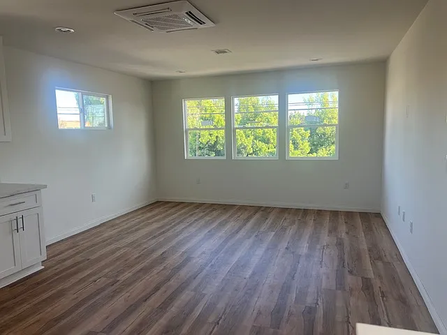 142 W Orange St — Photo 3