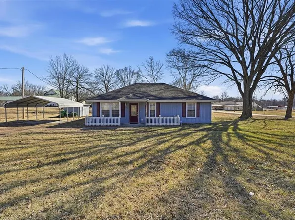 302 E St, Creighton, MO 64739