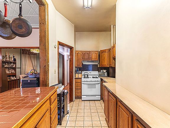4th image of 949 4th Ave