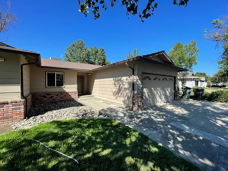 3233 Nightingale Dr — Photo 5