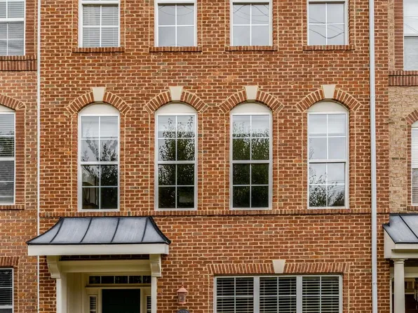 220 Herndon Station Sq, Herndon, VA 20170