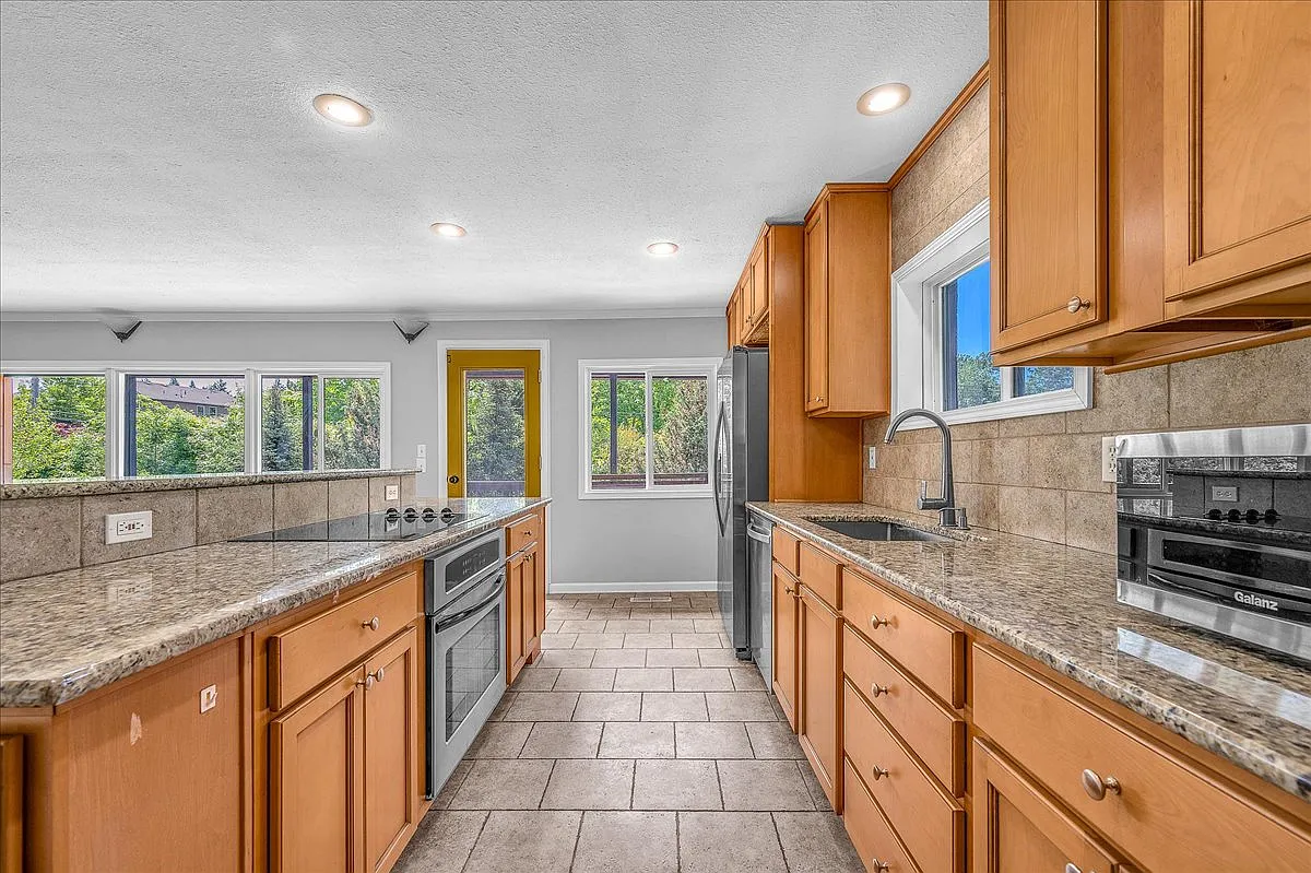 4 bed, 2826 sqft, $3,850 — Photo 4
