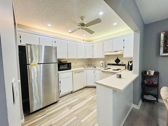 5th image of 408 Pine Glen Ln APT C-2