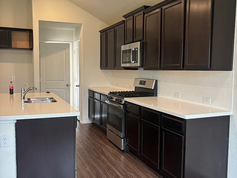 2065 Alamandine Ave — Photo 5