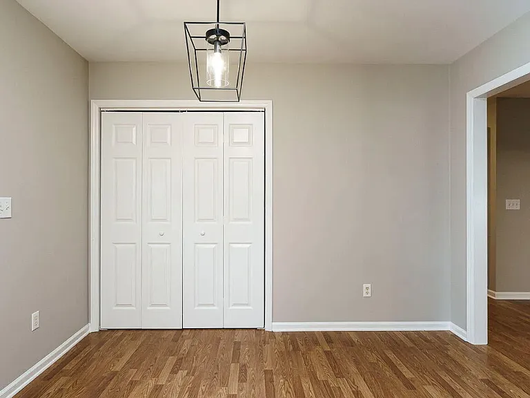 216 Highgate Cir — Photo 5