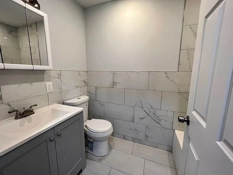 135 Oxford Ave #2 — Photo 17
