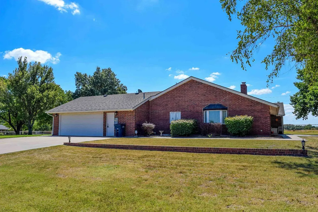 4 bed, 2657 sqft, $2,400 — Photo 2