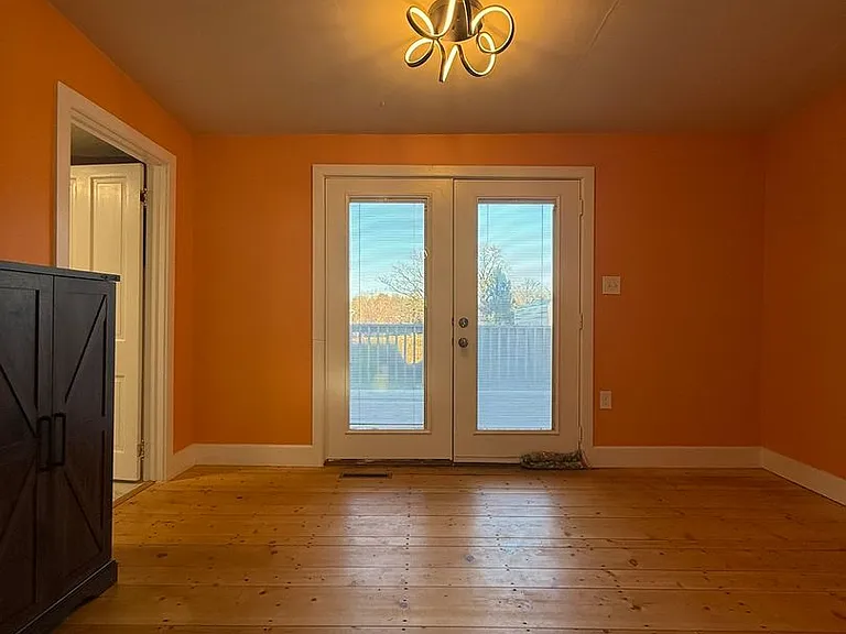 960 Maple St — Photo 10