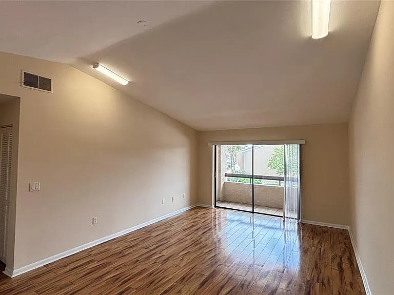 5169 Vineland Rd #B208 — Photo 12