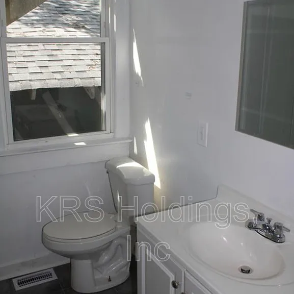 1821 Lasalle Ave — Photo 8