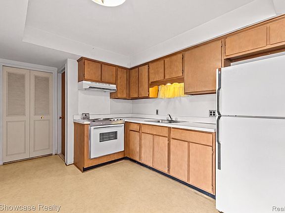 5th image of 30167 Lorraine Ave
