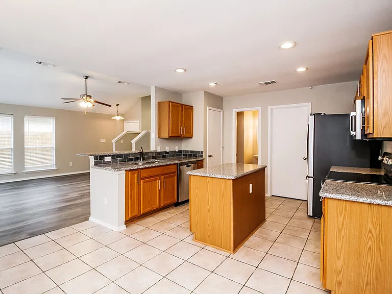 809 Pace Dr — Photo 10