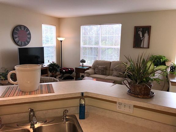 3rd image of 949 Summit Creek Dr