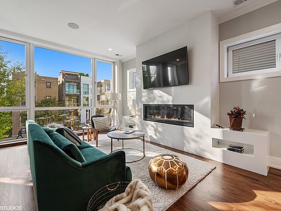 4th image of 3045 N Ashland Ave #2