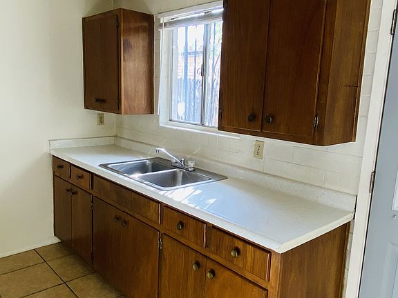 5th image of 4229 E Lee St