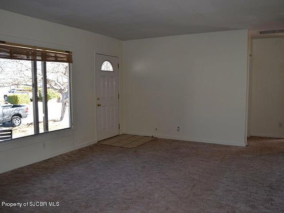3rd image of 209 W Tycksen Dr