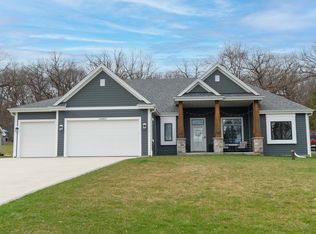 W304N2477 Maple Ave, Town Of Delafield, WI 53072