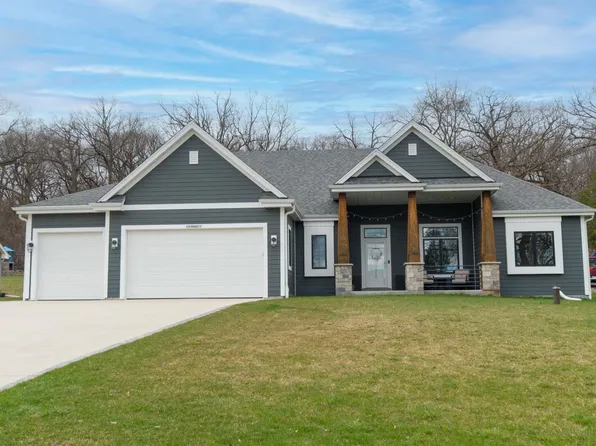 W304N2477 Maple AVENUE, Pewaukee, WI 53072