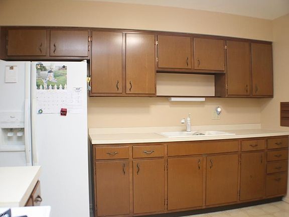 5th image of 171 Laurie Ln