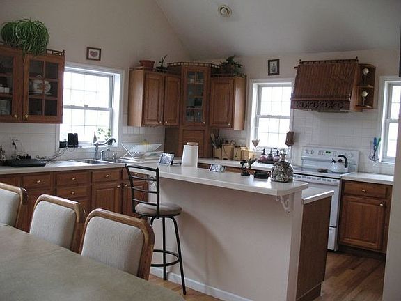 5th image of 216 Nichols St