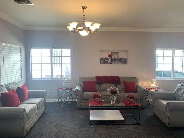 1626 N Alexandria Ave — Photo 5