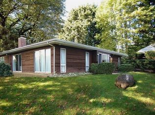 3 East Dr, Flushing, NY 11363