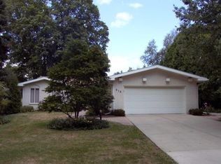 416 Leroy Rd, Madison, WI 53704