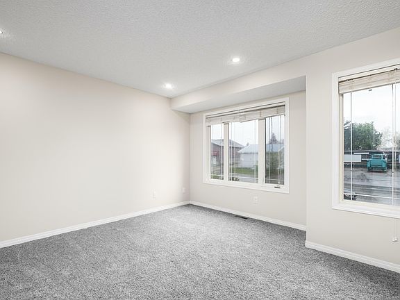 4th image of 4708 49th Ave #2