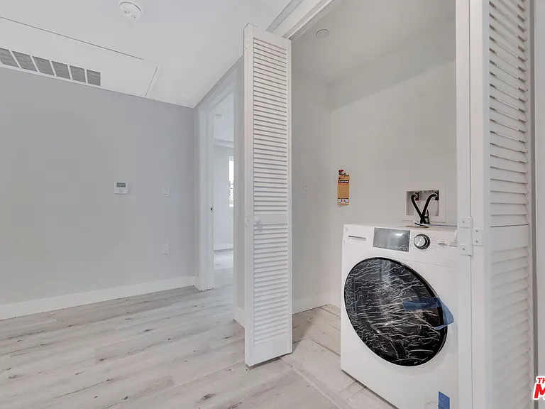 917 S Berendo St #101 — Photo 11