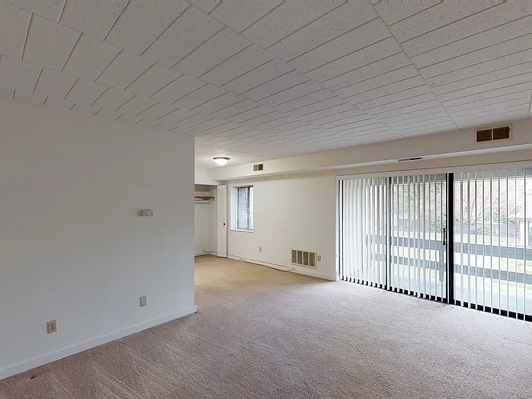 Greenhill Apartments — Photo 9