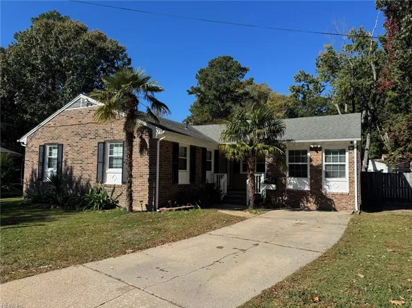 29 Effingham Pl, Newport News, VA 23608