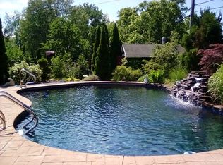 8310 Vernon Cir, Williamsville, NY 14221