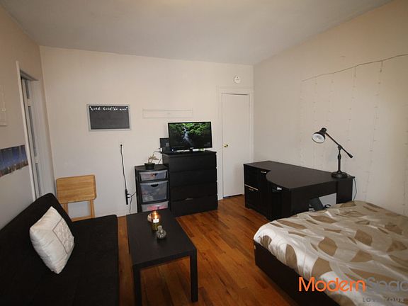 3rd image of 3123 98th St APT 1R