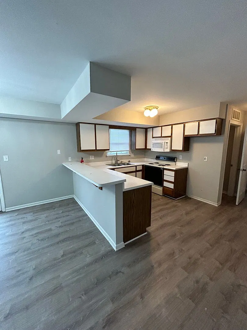 1909-1911 Greenleaves Court — Photo 3